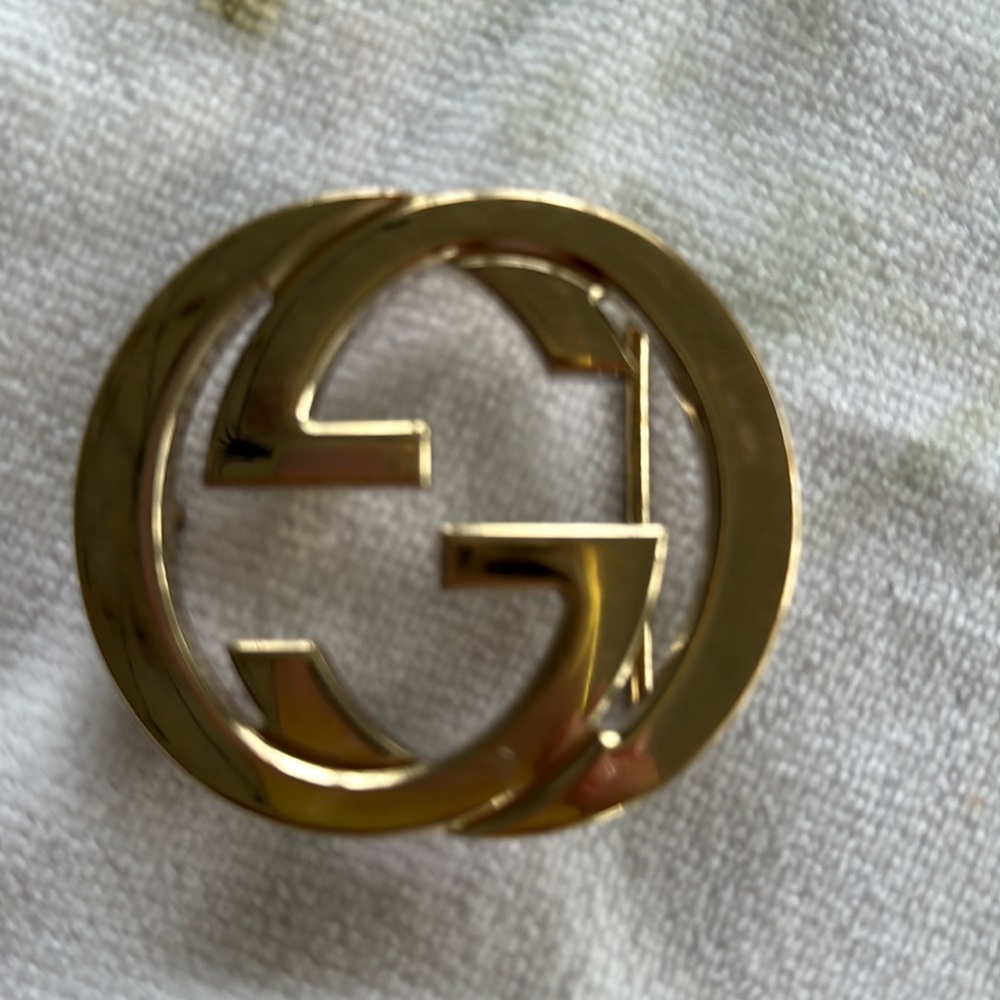 Gucci Gold Logo Belt Buckle(only)
2.5” wide some slight scratches